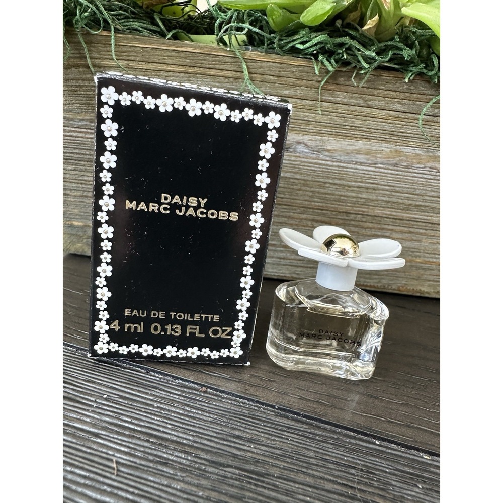 Marc Jacobs Daisy EDT Mini Perfume Splash 4ml 0.13 oz With Box Travel Size